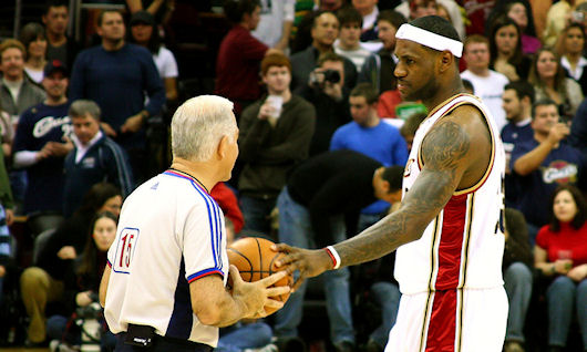 lebron james et l'arbitrage lebron james et l'arbitrage