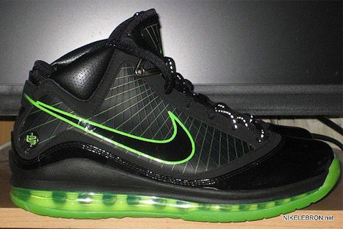 nike-air-max-lebron-vii-7-black-green-dunkman-1