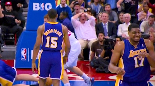 Andrew Bynum après le dunk de Blake Griffin