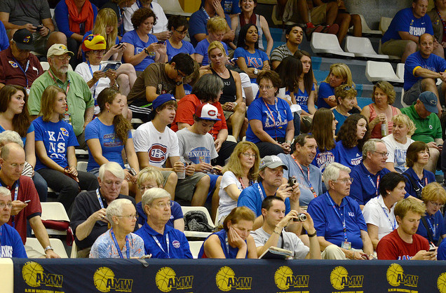 Les Jayhawks en nombre dans les tribunes