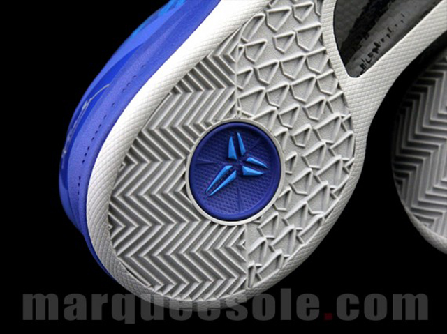 nike-zoom-kobe-viii-blue-purple-01-570x427