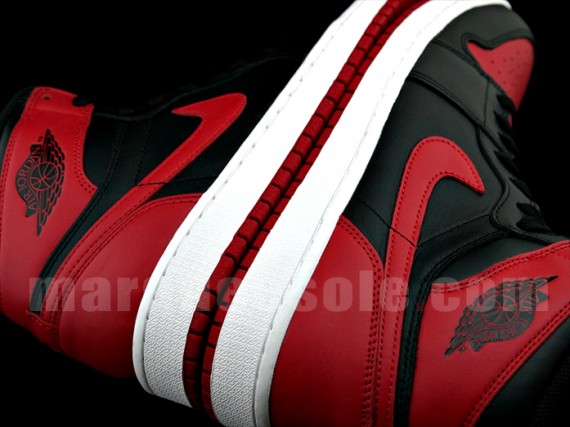 bred-air-jordan-1-retro-high-og-01-570x427