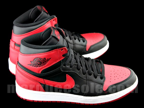 bred-air-jordan-1-retro-high-og-04-570x427
