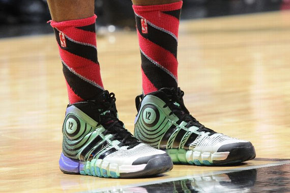 nba-feet-christmas-2013-dwight-howard-adidas-christmas-2