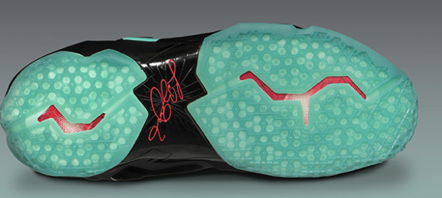 Nike-LeBron-11-Black-Diffused-Jade-1-620x278