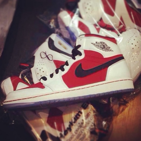 air-jordan-1-retro-og-high-carmine-another-look-02