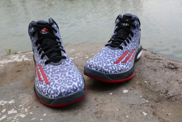 adidas-crazylight-boost-4-white-black-red-leopard-04