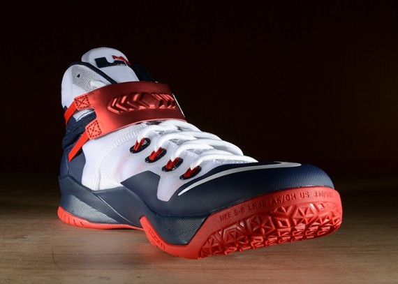 nike-zoom-soldier-8-usa-release-date-05-570x407