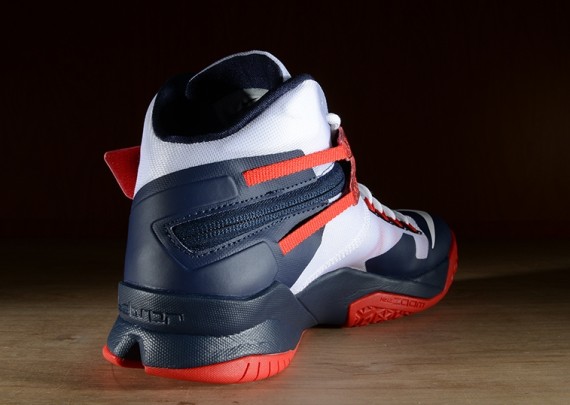 nike-zoom-soldier-8-usa-release-date-06-570x405