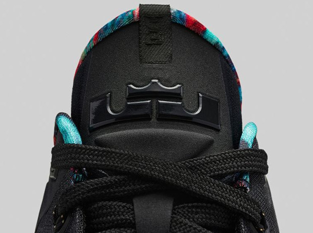 nikelebron11low-blackgum-1