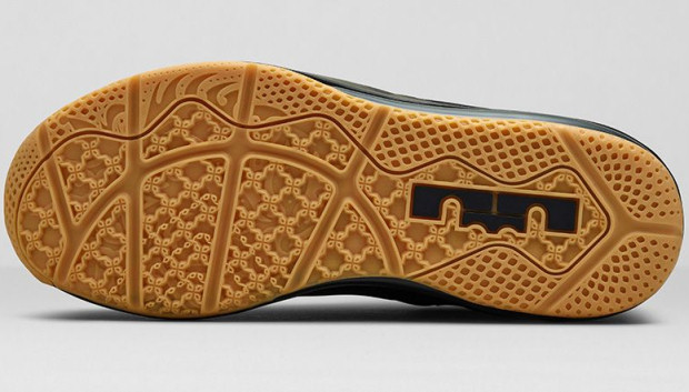 nikelebron11low-blackgum-4