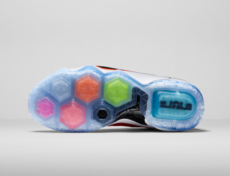 684593_601_outsole_FB_original