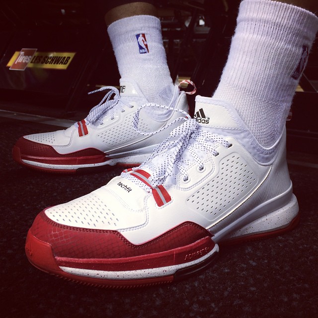 adidas-d-lillard-1-home-white-red-01