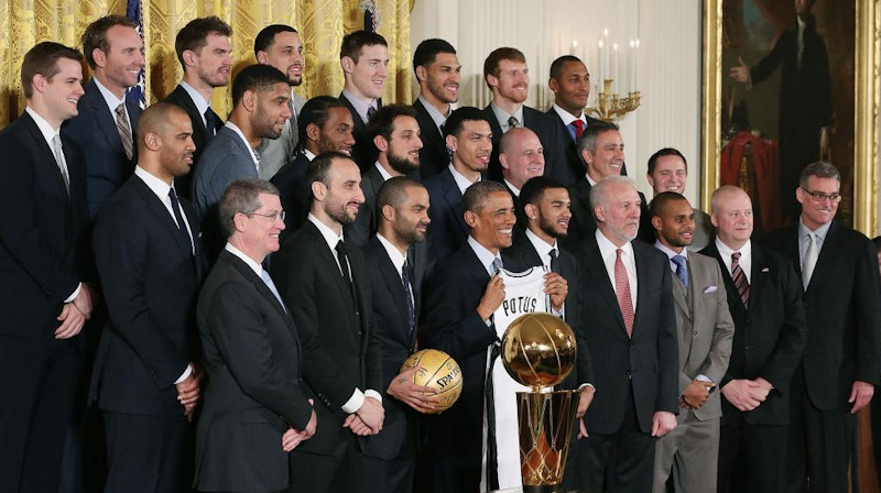 Barack Obama célèbre les Spurs... avec son humour habituel