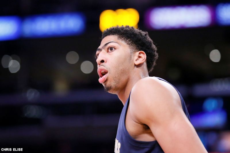 141207_lakers_v_pelican_035