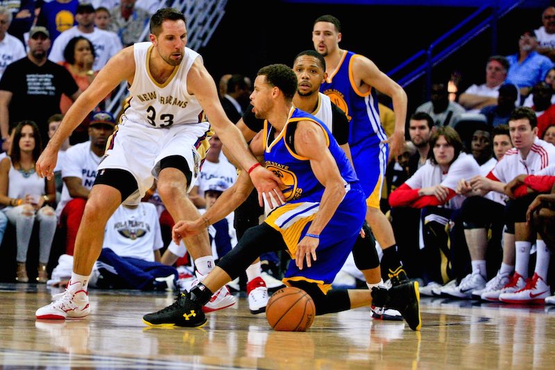 Stephen Curry envoient les Pelicans en vacances