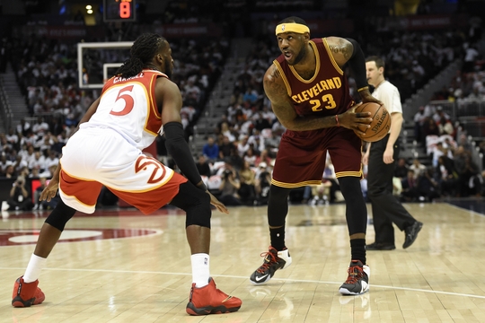 LeBron James relève le défi défensif de DeMarre Carroll