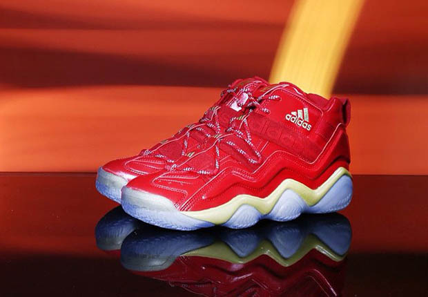 adidas-avengers-top-tne-2000-ironman