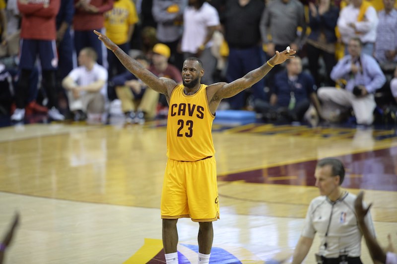 Le MVP de la nuit : un LeBron James renversant