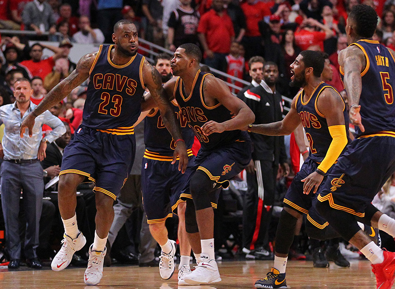 LeBron James répond à Derrick Rose par un buzzer beater !