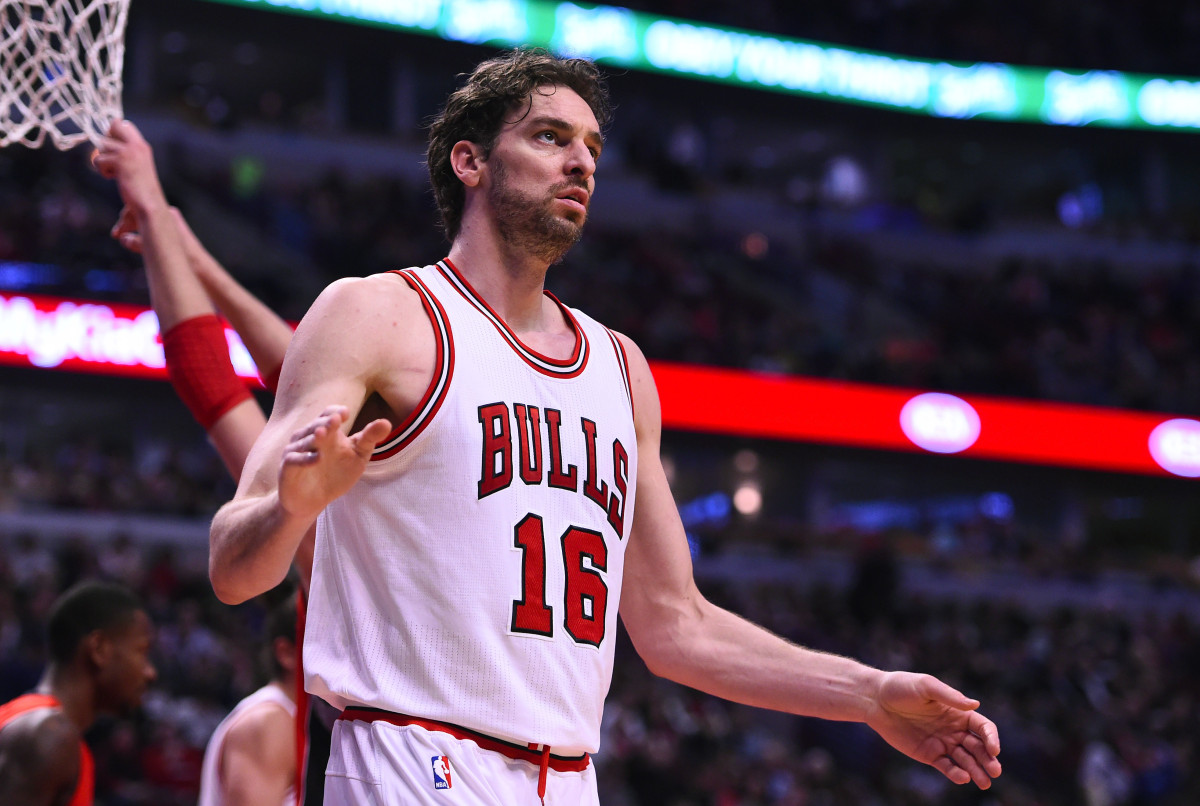 Mar 20, 2015; Chicago, IL, USA; Chicago Bulls forward Pau Gasol (16) reacts after a foul call against the Toronto Raptors during the second half at the United Center. The Chicago Bulls defeat the Toronto Raptors 108-92. Mandatory Credit: Mike DiNovo-USA TODAY Sports