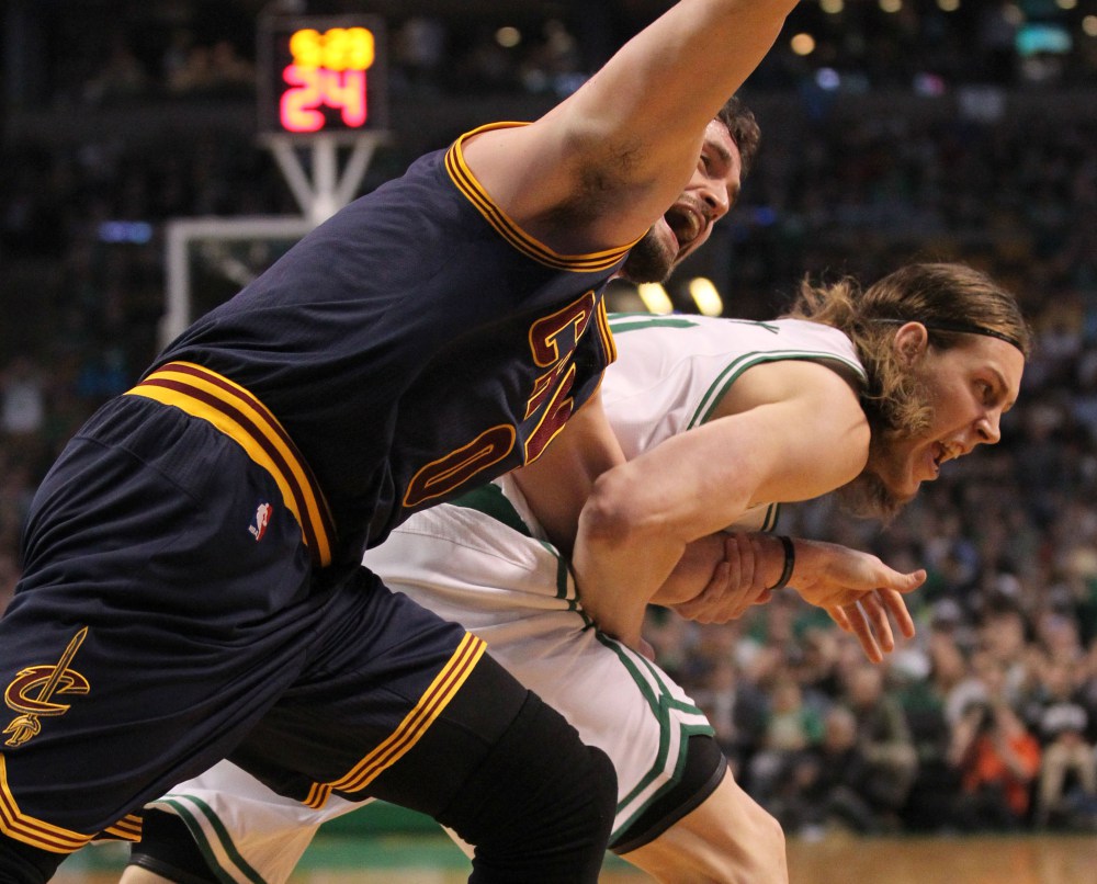 Blessure de Kevin Love : Danny Ainge prend la défense de Kelly Olynyk