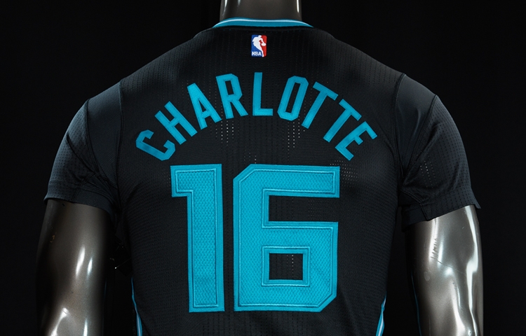 Nouveaux maillots : les Hornets vont jouer en noir