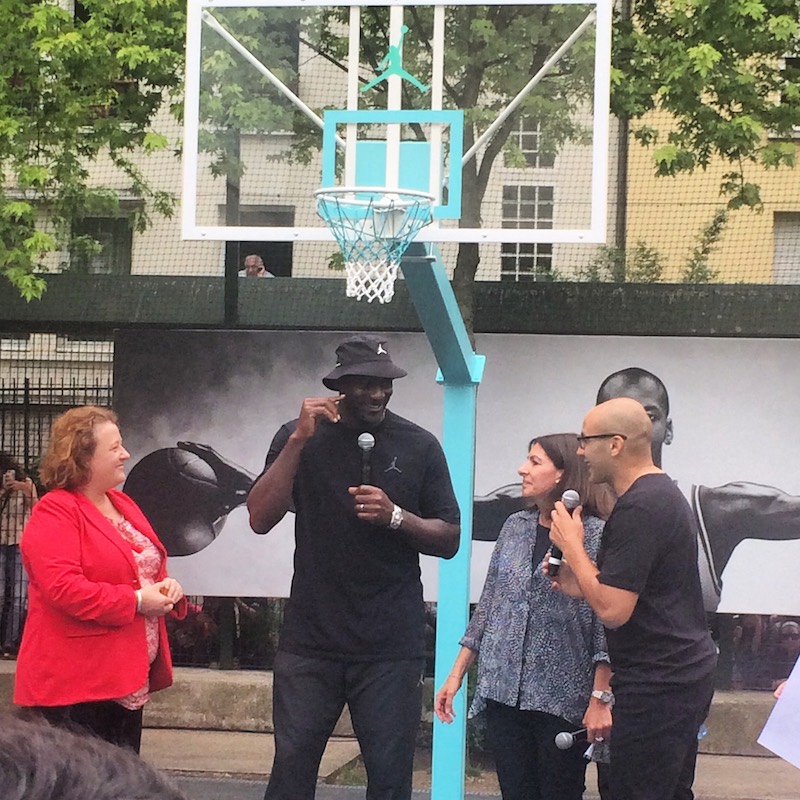 Paris : Michael Jordan inaugure le Jordan Legacy Court dans le 20e arrondissement