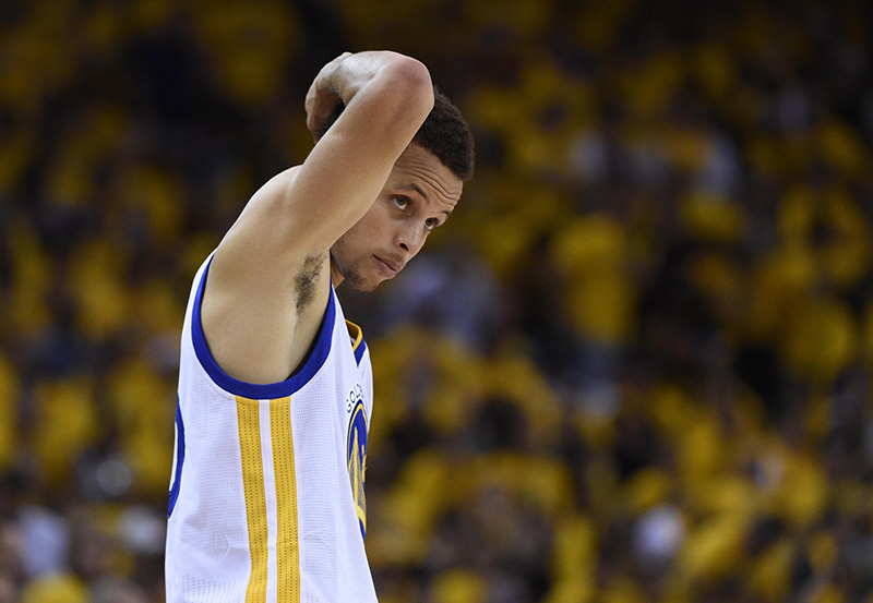 Stephen Curry ressent-il toujours les effets de sa grosse chute contre Houston ?