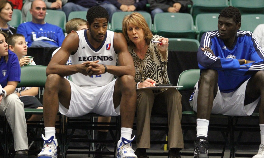Nancy Lieberman était devenue en 2009 la première femme coach en D-League en 2009 à la tête des Texas Legends.