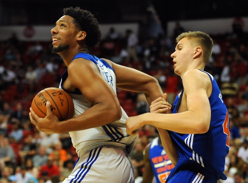 Summer league : les images du duel Porzingis - Okafor