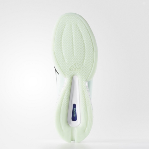 Adidas lance une D Lillard 1 phosphorescente