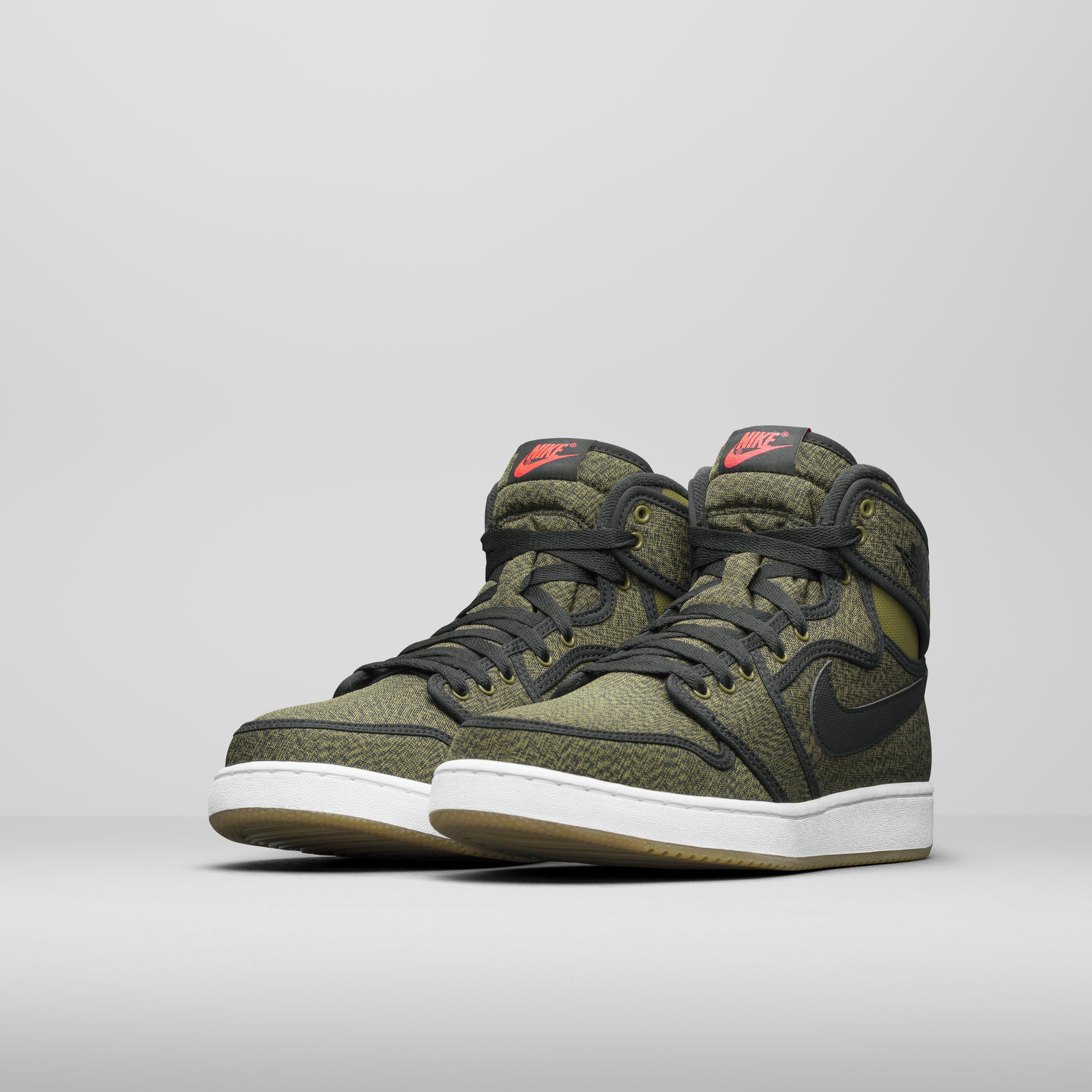 638471-008_A4_Pair_square_1600