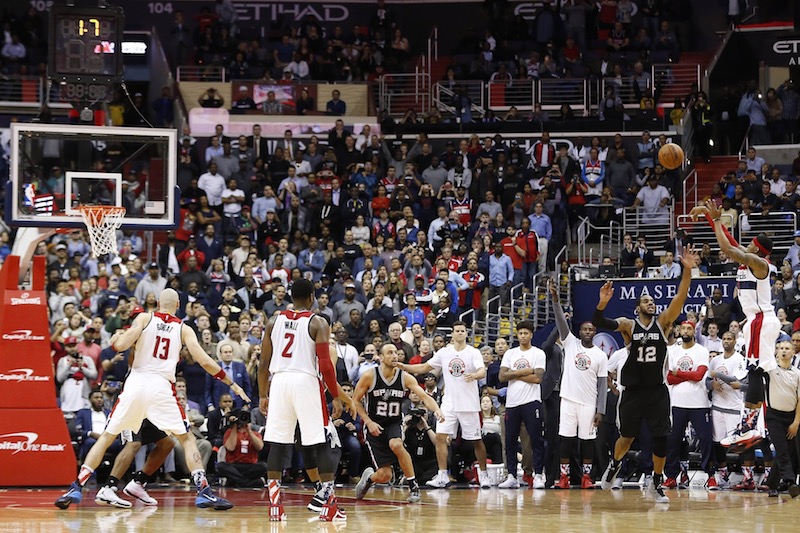 Brad Beal terrasse les Spurs à la dernière seconde !