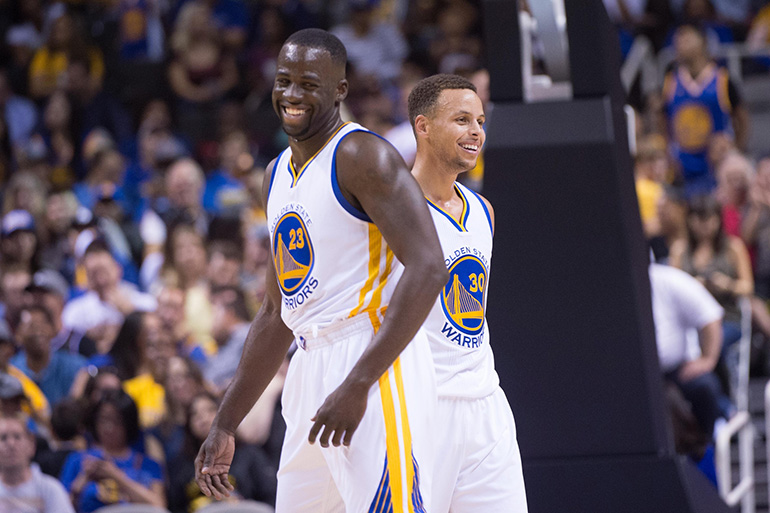 Comment Draymond Green utilise les prises à deux sur Stephen Curry