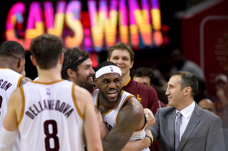 LeBron James sauve les Cavs à la dernière seconde