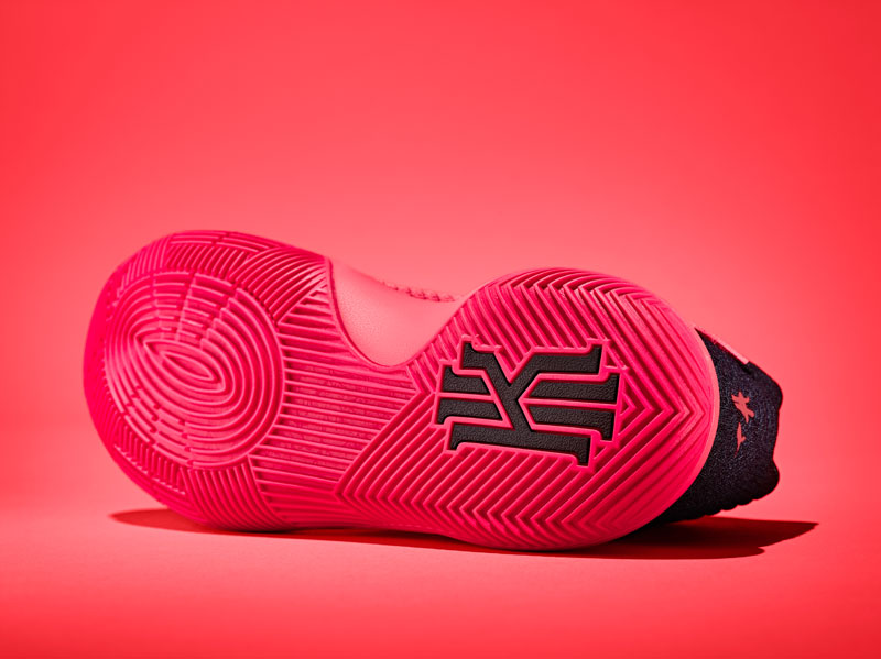 15-600_Nike_Kyrie_2_Detail_C-01_50813