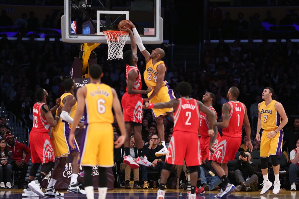 Kobe Bryant met Clint Capela sur un poster