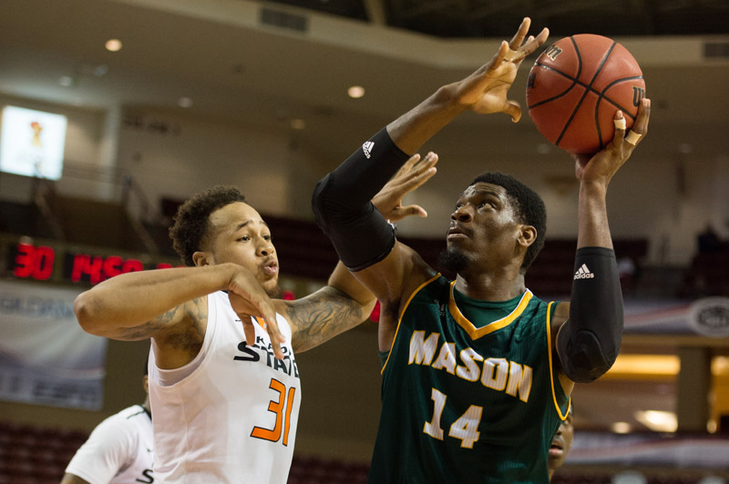Il faudra finalement aller jusqu’aux prolongations pour voir George Mason (3-2) s’imposer 71-68 face à Oklahoma State (3-2) avec 13 points de l’ailier Serbe Marko Gujanicic dont deux tirs primés dans les derniers instants !