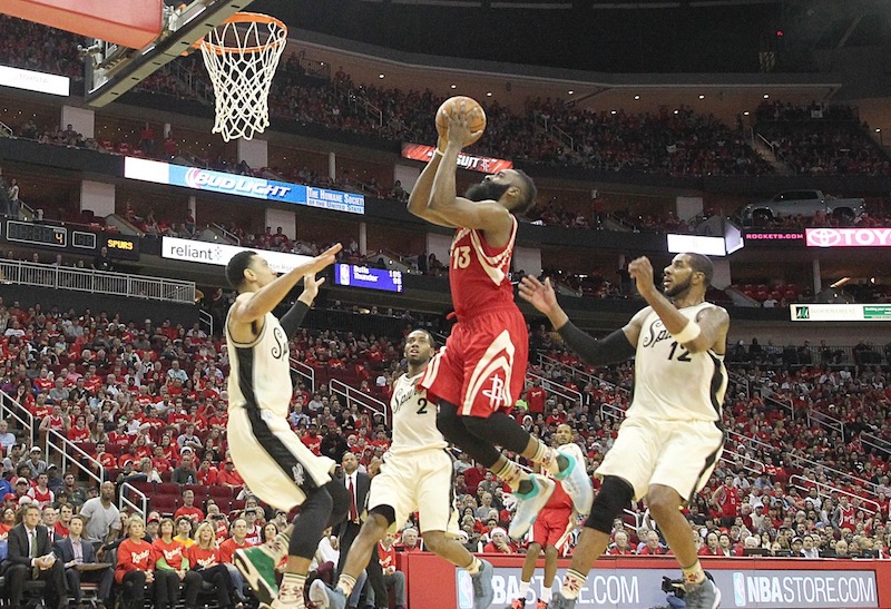 La défense de Houston fait déjouer les Spurs