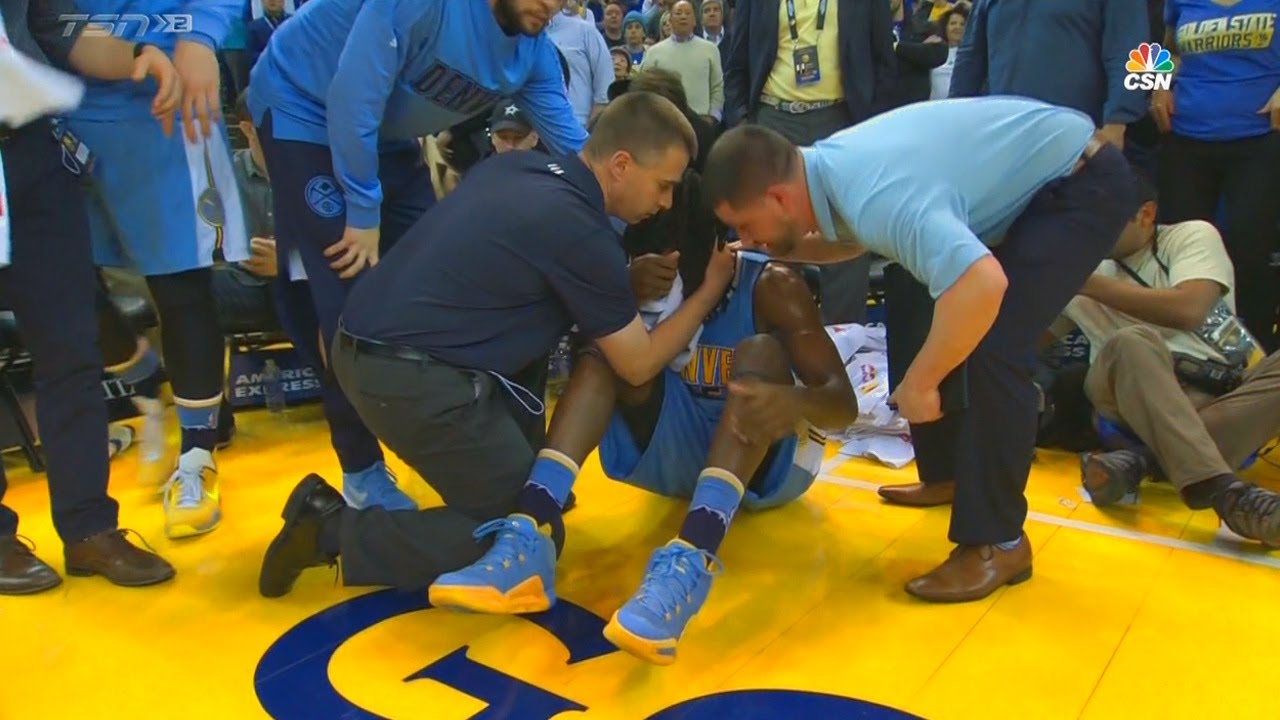 Kenneth Faried a quitté la salle des Warriors sur une civière