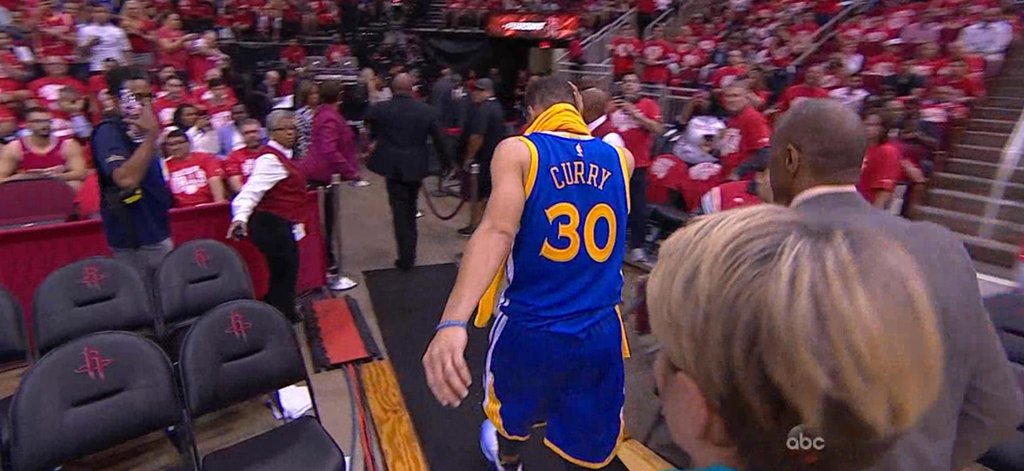 Les images de la blessure de Stephen Curry