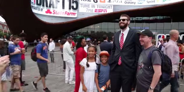 LeBron James, producteur d'un film sur l'imposteur de la draft