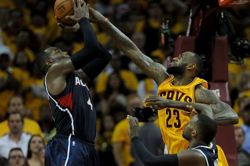 LeBron James n'a jamais perdu un match face aux Hawks en playoffs...