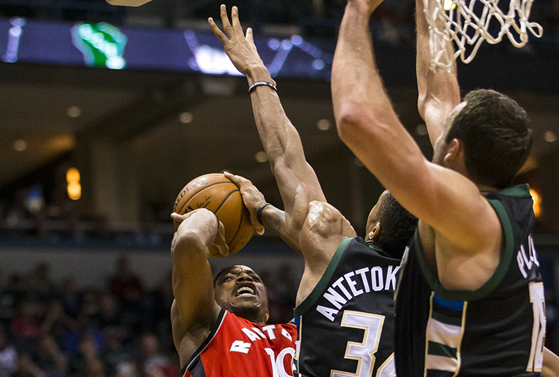 Heureusement pour les Raptors, DeMar DeRozan a du sang froid dans les veines, et un shoot à mi-distance bien réglé
