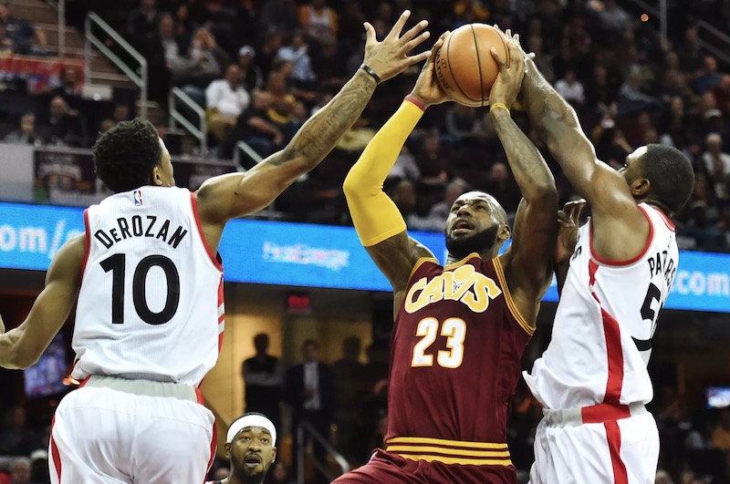 Pour épauler une prestation encore XXL de King James (28pts, 9 rbds, 14 pds) et rafler la mise face aux Raptors (121-117), les Cavs ont pu compter sur un duo Irving-Frye impérial dans le final.