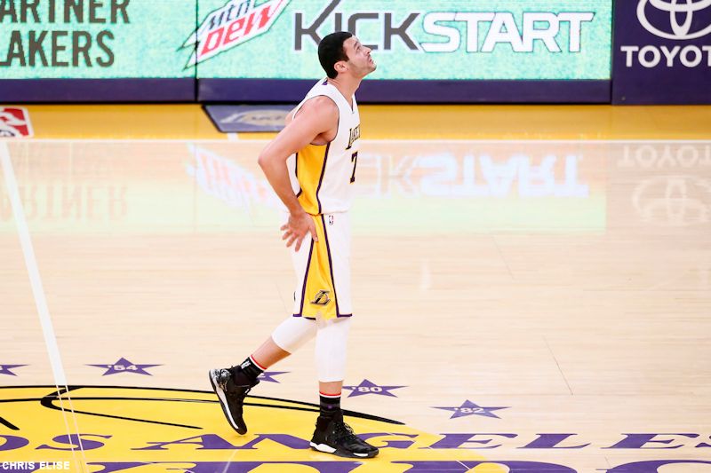 Le dunkeur fou des Lakers souffre du genou