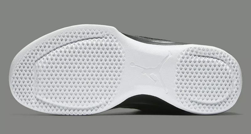 air-jordan-2-black-cat-4