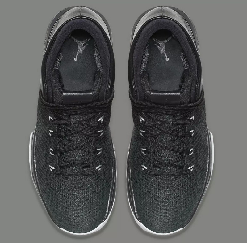 air-jordan-2-black-cat-5