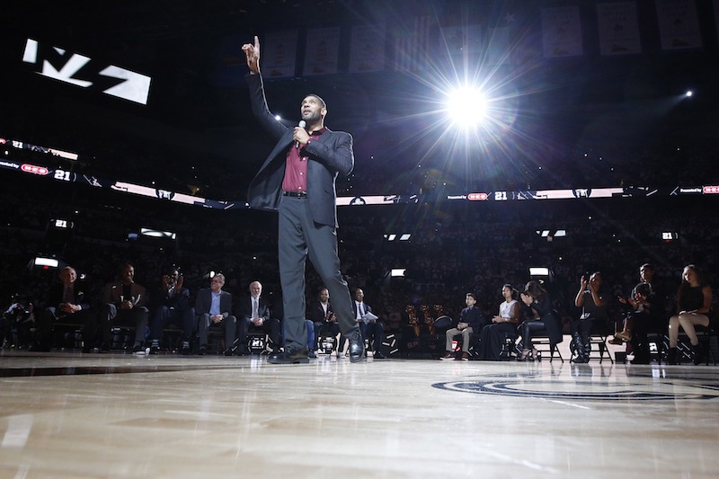 Tony Parker, Gregg Popovich et Manu Ginobili étaient là pour rendre hommage à Tim Duncan, cinq fois champion NBA et le plus grand joueur de l'histoire de San Antonio 